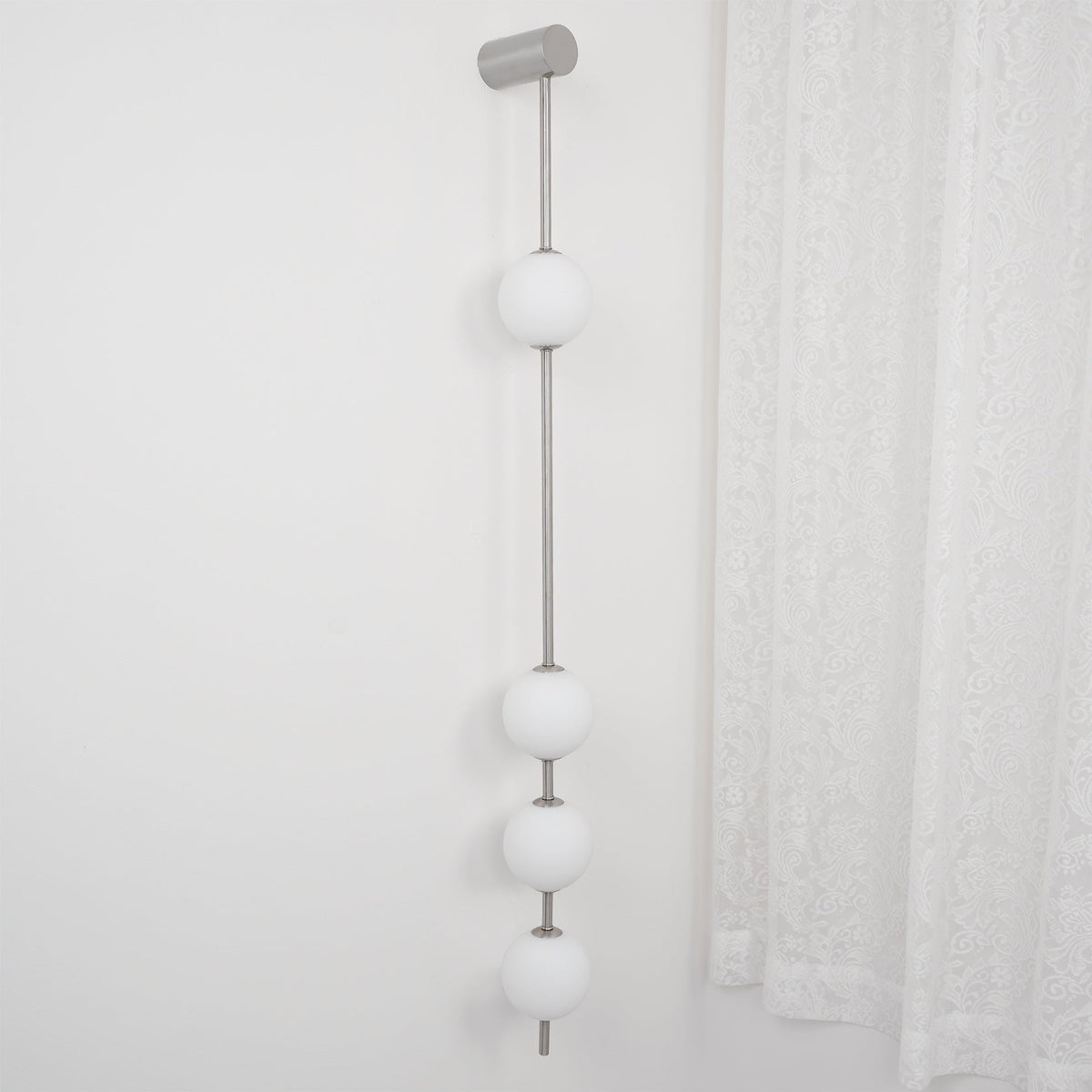 Bugogek Vertical Balls Wall Lamp
