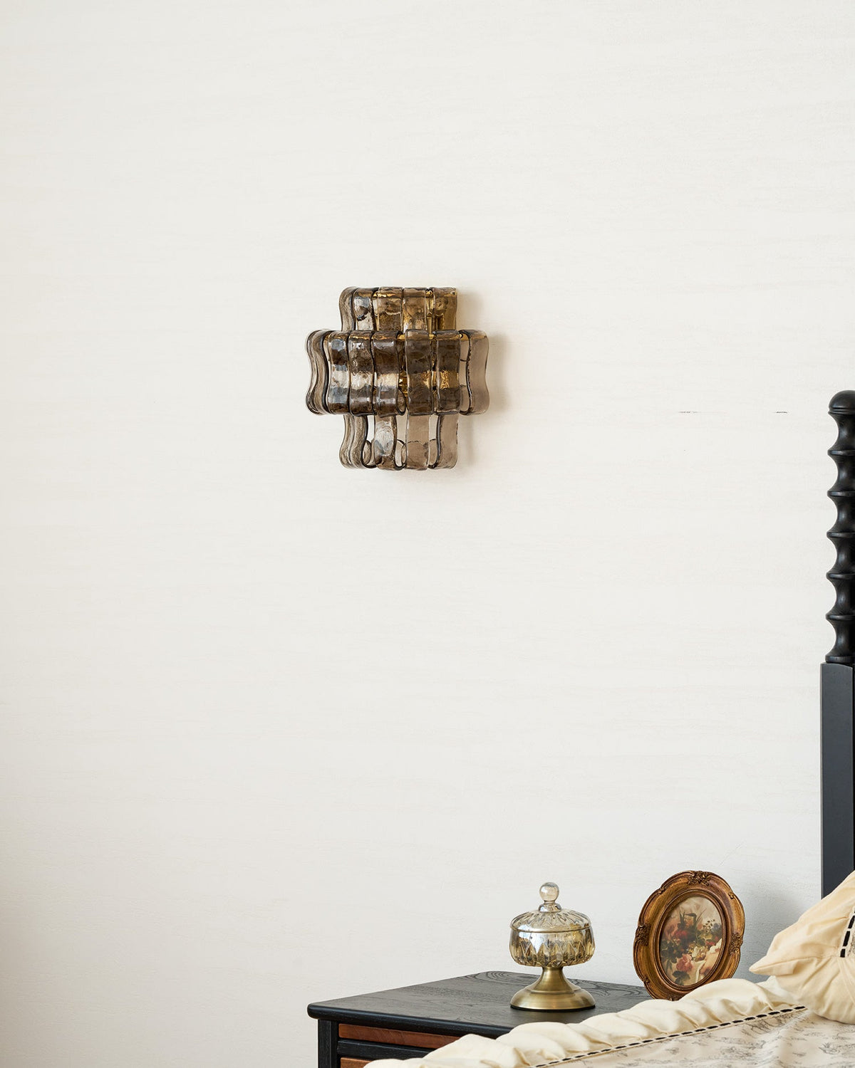 Aveniira Wall Lamp
